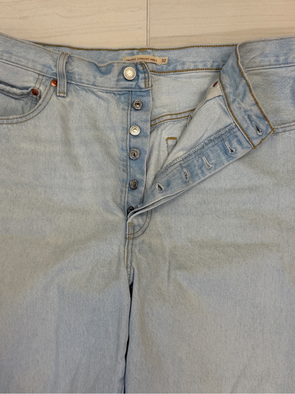 Levi’s Premium Ribcage Straight Ankle Jeans 32 Light Wash Distressed Button Fly